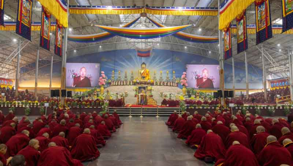 བཀའ་བརྒྱུད་སྨོན་ལམ་ཆེན་མོ་ཐེངས་བཞི་བཅུ་པའི་དངོས་གཞི་ཉིན་དང་པོ། 